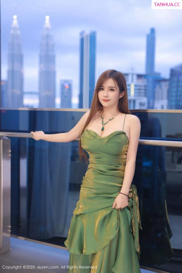   [XiuRen]高清写真图 2025.04.18 No.10169 小肉肉咪 极致美腿第2张图片